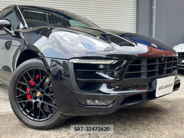 Porsche MACAN 2018-07 8224740-4