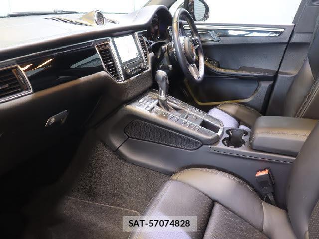 Porsche MACAN 2018-09 8225570-1
