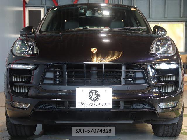 Porsche MACAN 2018-09 8225570-4