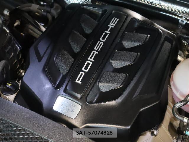 Porsche MACAN 2018-09 8225570-5