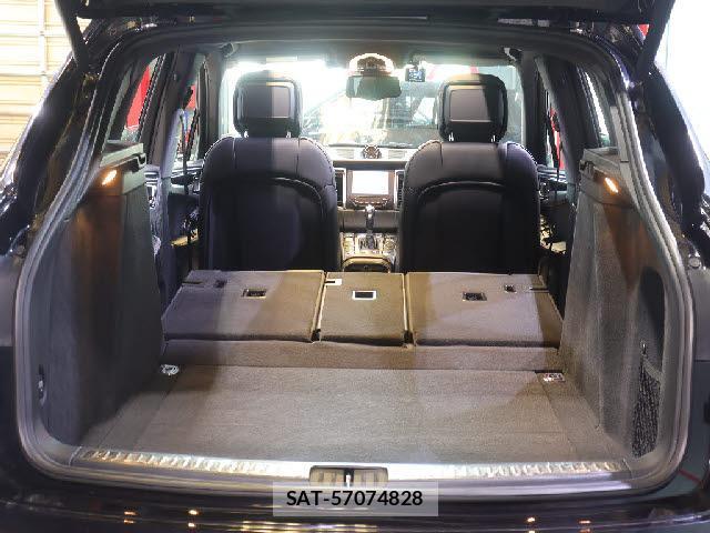 Porsche MACAN 2018-09 8225570-6
