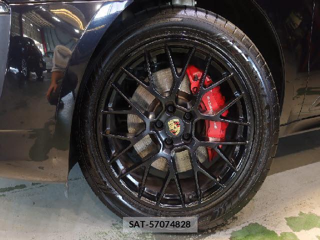 Porsche MACAN 2018-09 8225570-7