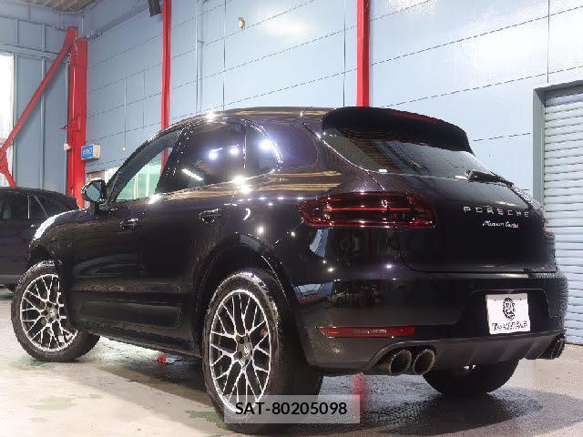 Porsche MACAN 2018-09 8225571-2