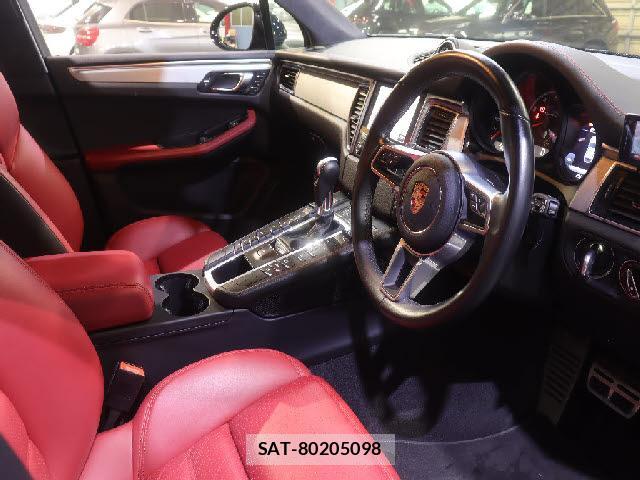 Porsche MACAN 2018-09 8225571-3