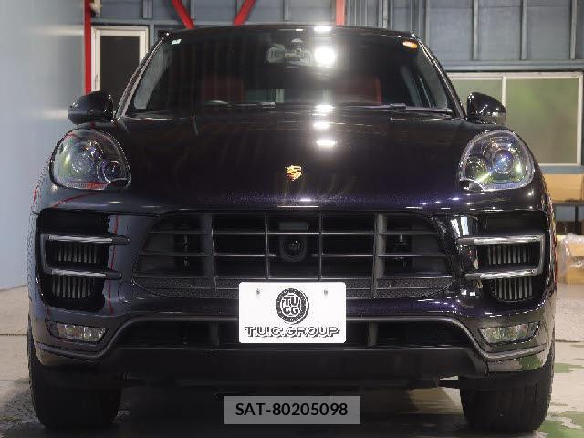Porsche MACAN 2018-09 8225571-4