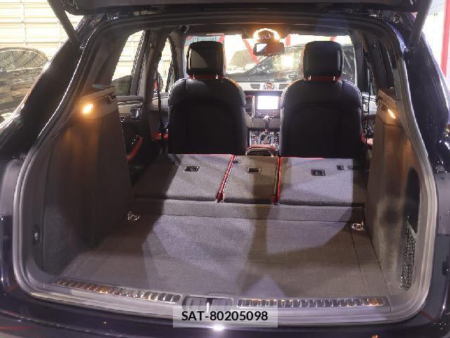 Porsche MACAN 2018-09 8225571-6