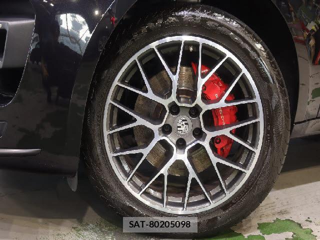 Porsche MACAN 2018-09 8225571-7