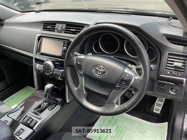 Toyota MARK X 2017-06 8222432-1