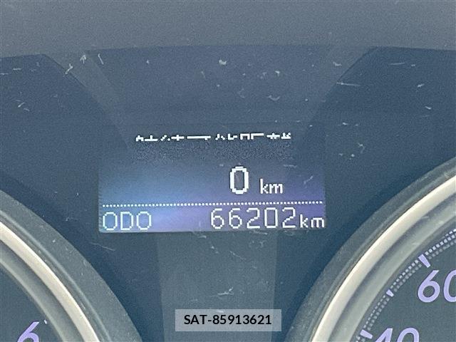 Toyota MARK X 2017-06 8222432-10