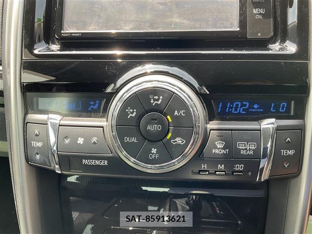 Toyota MARK X 2017-06 8222432-11