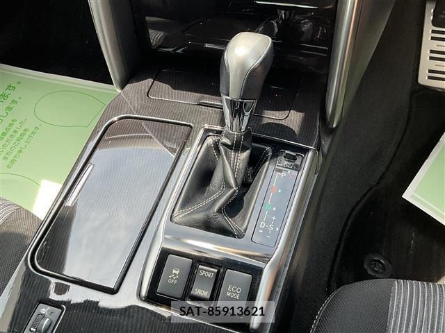 Toyota MARK X 2017-06 8222432-12