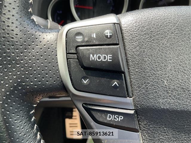 Toyota MARK X 2017-06 8222432-13