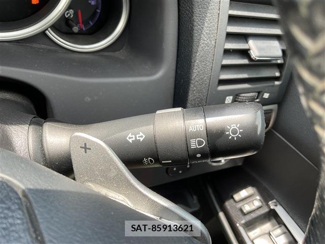 Toyota MARK X 2017-06 8222432-16