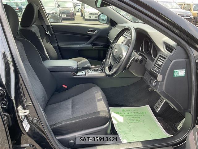 Toyota MARK X 2017-06 8222432-18