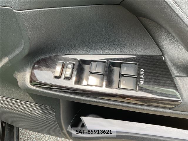 Toyota MARK X 2017-06 8222432-4