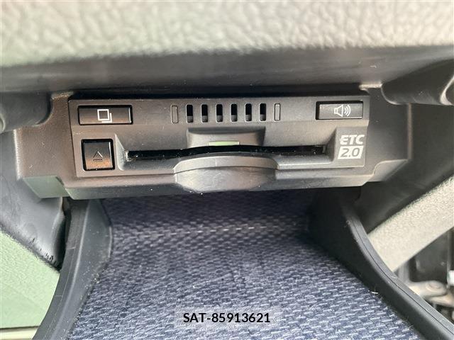 Toyota MARK X 2017-06 8222432-5