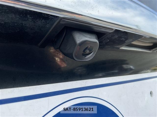 Toyota MARK X 2017-06 8222432-6