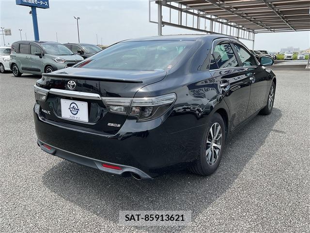 Toyota MARK X 2017-06 8222432-7