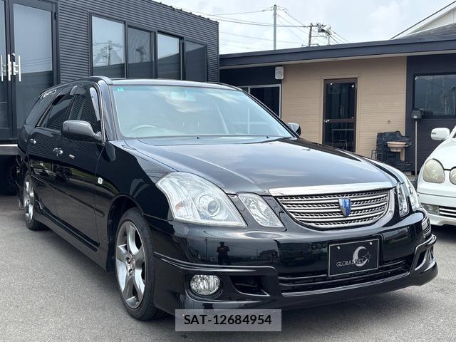 Toyota MARK II 2006-03 8220817-18