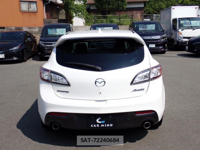 Mazda AXELA 2012-08 8218379-1