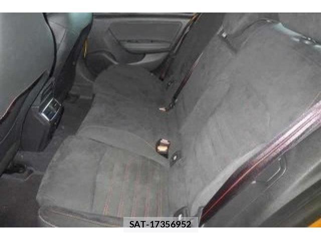 Renault MEGANE 2021-07 8218837-4