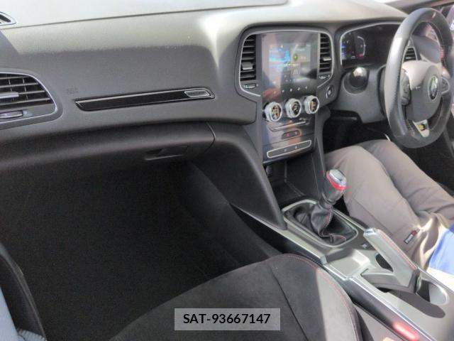 Renault MEGANE 2021-04 8223501-2