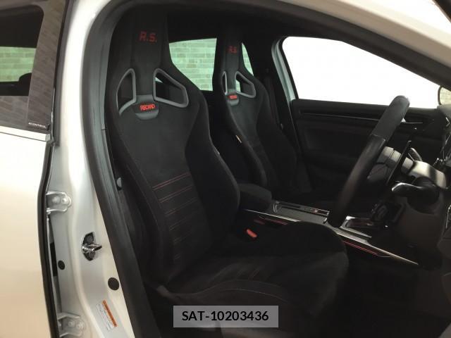Renault MEGANE 2021-05 8224022-9