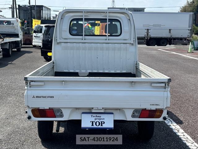 Mitsubishi MINICAB TRUCK 2006-02 8218376-1
