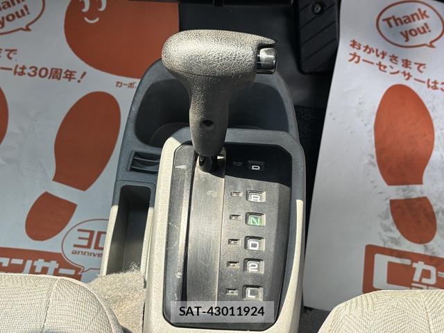 Mitsubishi MINICAB TRUCK 2006-02 8218376-15