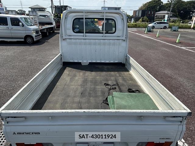Mitsubishi MINICAB TRUCK 2006-02 8218376-18