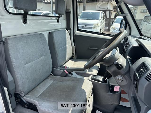 Mitsubishi MINICAB TRUCK 2006-02 8218376-5