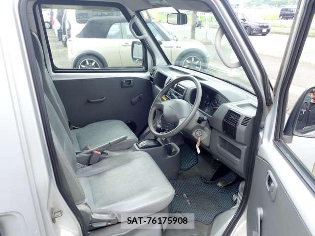 Mitsubishi MINICAB VAN 2004-12 8221465-5