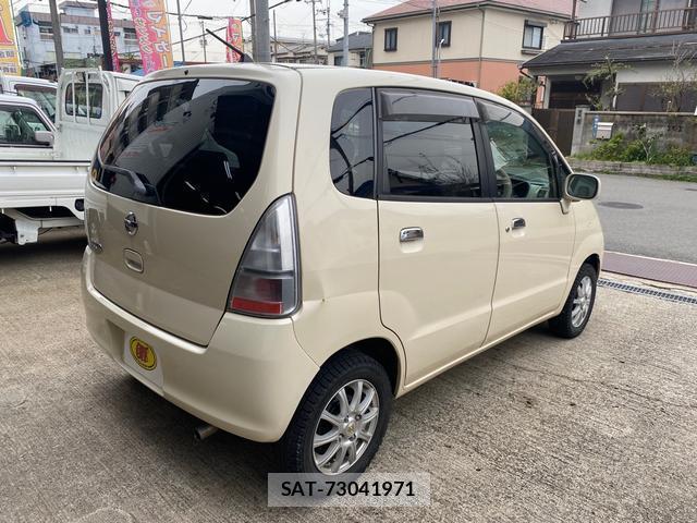 Nissan MOCO 2005-04 8218183-3