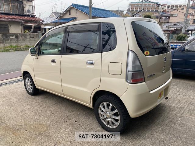 Nissan MOCO 2005-04 8218183-5