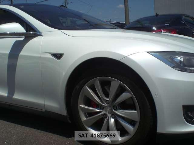 Tesla MODEL S 2014-12 8217114-10