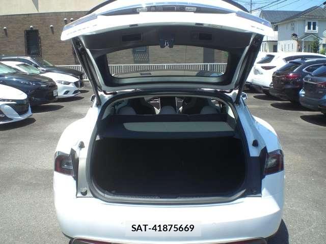 Tesla MODEL S 2014-12 8217114-12