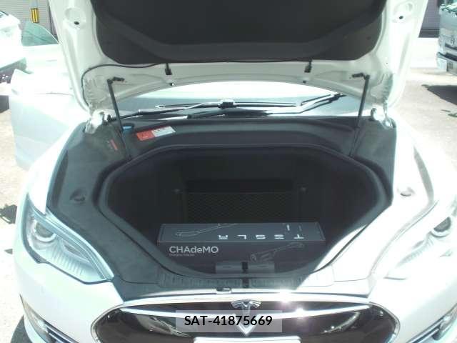 Tesla MODEL S 2014-12 8217114-13