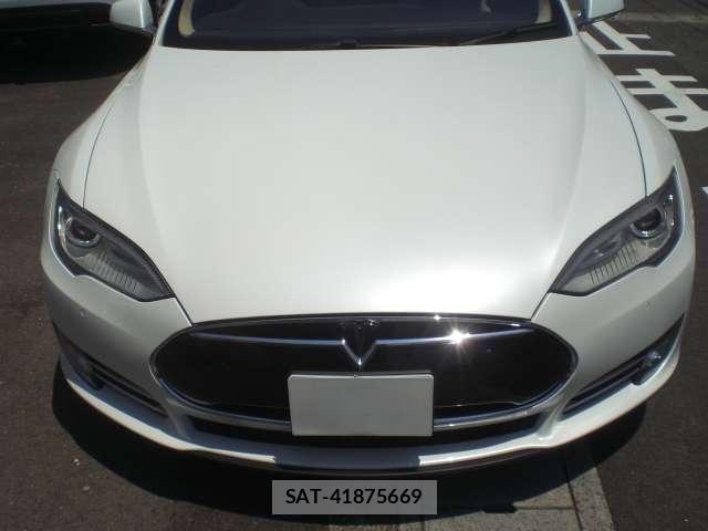 Tesla MODEL S 2014-12 8217114-17