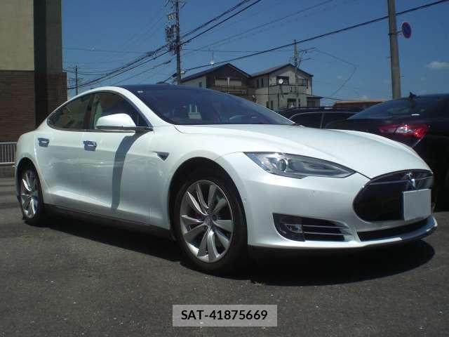Tesla MODEL S 2014-12 8217114-2