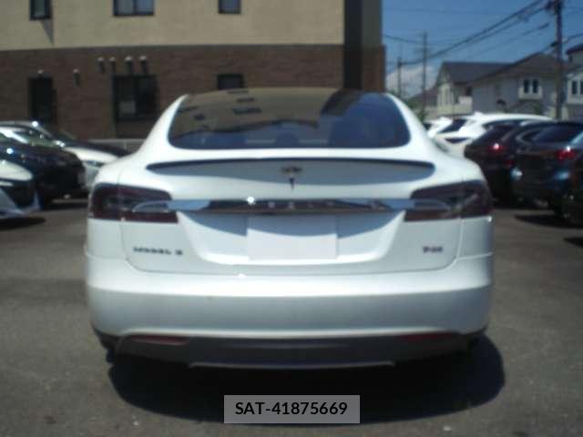 Tesla MODEL S 2014-12 8217114-4