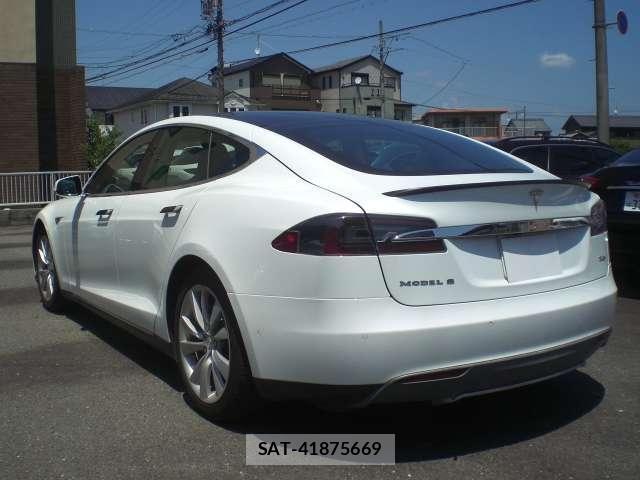 Tesla MODEL S 2014-12 8217114-5