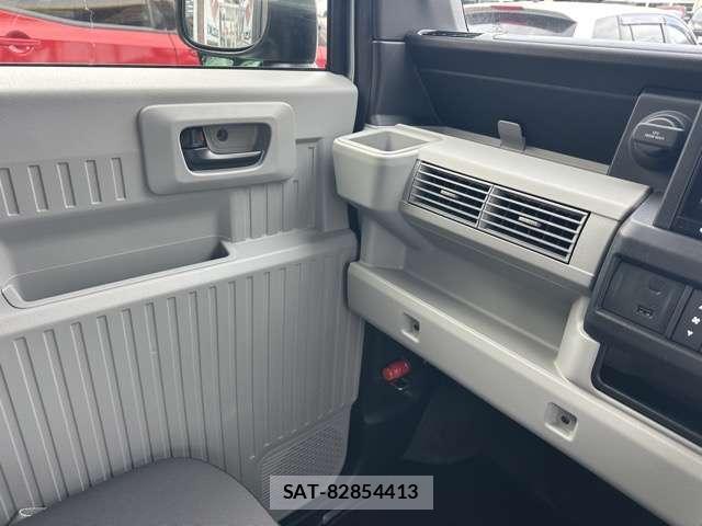 Honda N-VAN e: 2024-10 8218191-17