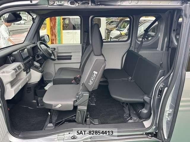 Honda N-VAN e: 2024-10 8218191-5