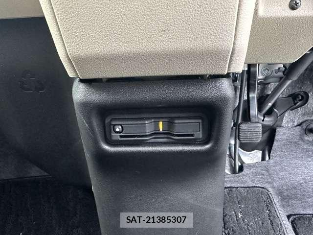 Honda N-VAN e: 2025-02 8218193-16