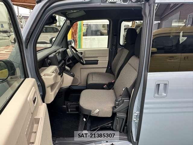 Honda N-VAN e: 2025-02 8218193-4