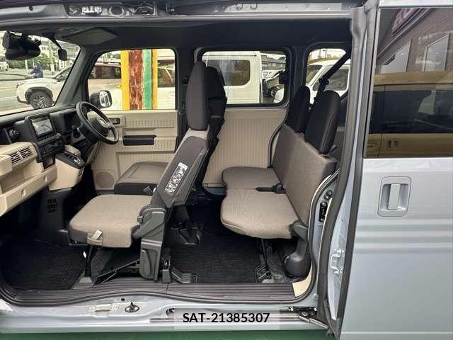 Honda N-VAN e: 2025-02 8218193-5