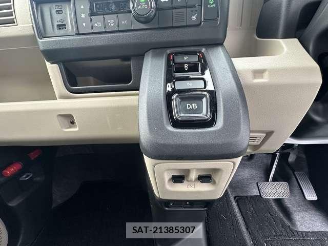 Honda N-VAN e: 2025-02 8218193-8