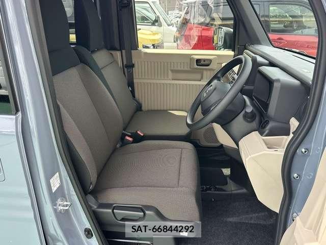 Honda N-VAN e: 2025-05 8218262-8