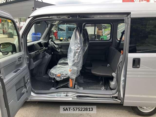 Honda N-VAN 2026-05 8216569-16