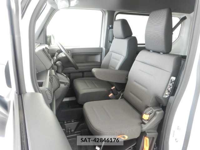 Honda N-VAN 2026-04 8223940-15